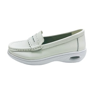 Scarpe da infermiera con tacco a zeppa in vacchetta bianca affiliate alla fabbrica per medici e pazienti con caratteristiche antistatiche - Product Image 2