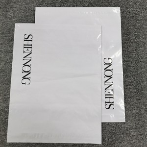 Sacchetti postali MOQ bassi personalizzati pacchetto <span class=keywords><strong>postale</strong></span> in polietilene per abbigliamento con logo opaco nero - Product Image 1
