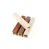 Tubo Cuadrado de WPC Personalizado al por Mayor - Madera Decorativa Impermeable y Ecológica para Interiores/Exteriores para Escuelas, Almacenes, Salas de Estar 3D