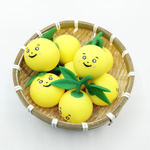 Balle anti-stress créative et originale en forme de loquat, jouet de décompression extensible très populaire pour enfants, garçons et filles - Product Image 3
