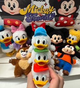 En Existencia, POPMART <span class=keywords><strong>Mickey</strong></span> Family, Muñecos de Vinilo, Juguetes de Peluche, Colgante, Regalo, Caja Misteriosa Sorpresa, Caja Ciega de Anime - Product Image 4