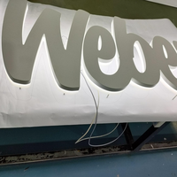 YIJIAO Vente en gros de lettres acryliques lumineuses, lettres acryliques LED à éclairage latéral, semi-luminousées et rétroéclairées pour hôtel