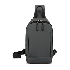 Bolso de Pecho Impermeable para Hombre, con Puerto USB, Cierre de Cremallera y Logotipo Personalizado, para Viajes Diarios y al Aire Libre - Product Image 1