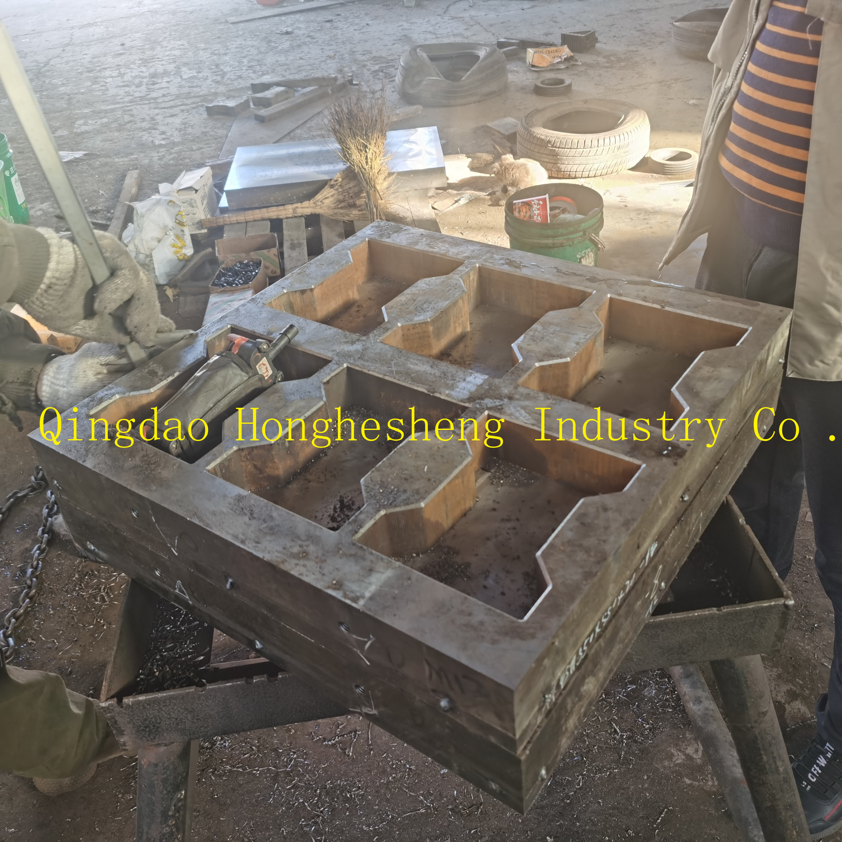 cross pattern rubber tile teflon mold dog bone mould interlocking rubber mat mold for Rubber Tile Heating