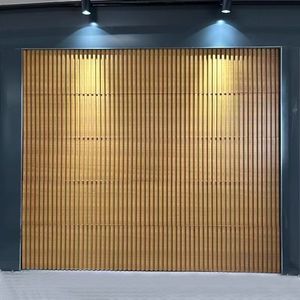 Porte <span class=keywords><strong>de</strong></span> <span class=keywords><strong>garage</strong></span> sectionnelle en aluminium à grain <span class=keywords><strong>de</strong></span> bois, directement <span class=keywords><strong>de</strong></span> l'usine, silencieuse, antivol, à levage électrique, pour villa - Product Image 5