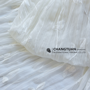 100% <span class=keywords><strong>Polyester</strong></span> Thêu Crepe Voan Vải Thủ Công Ăn Mặc Vải Xù Lá Thêu xếp li Voan Vải Ăn Mặc Chất Liệu - Product Image 5