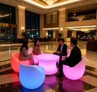 Chaises et table d'extérieur portables et confortables multifonctionnelles avec lumières LED à changement de couleur, design moderne, pour salon et centre commercial