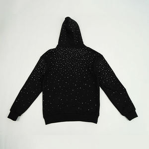 ชุดฮู้ดดี้โอเวอร์ไซส์สีดำสำหรับผู้ชาย สไตล์สตรีทแวร์ ผ้าฝ้าย 100% หนัก 500 กรัม ปักลาย 3 มิติแบบดิสเทรส พร้อมโลโก้ปักและประดับคริสตัล  สำหรับฤดูใบไม้ร่วง - Product Image 4