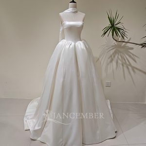 Vestido de Novia Moderno y Minimalista LY160, Estilo Princesa, Cuello Barco, Satinado, con Apliques de Flores de Cristal y Encaje, y Pañuelo - Product Image 1