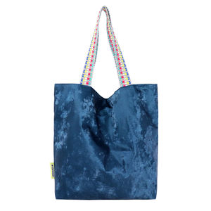 กระเป๋าโท้ทดีไซน์ใหม่จาก Tyvek รุ่น Color-blocking Series เป็นมิตรต่อสิ่งแวดล้อม ดีไซน์มินิมอล พร้อมซิป เหมาะสำหรับการเดินทางและการใช้งานในชีวิตประจำวัน - Product Image 2