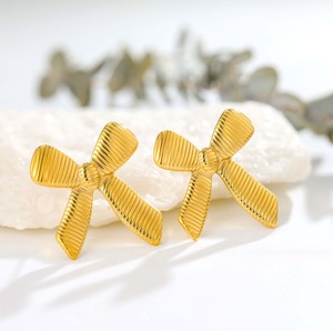 1 par de pendientes de aro con diseño de mariposa de acero inoxidable, diseño de mariposa en 3D, elegantes y versátiles, para boda - Product Image 3