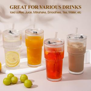 แก้วน้ำลายทางขนาด 600 มล. พร้อมฝาและหลอดดูด แก้วใสสำหรับน้ำผลไม้ น้ำเปล่า และกาแฟเย็น แก้วน้ำ แก้วมัค - Product Image 1