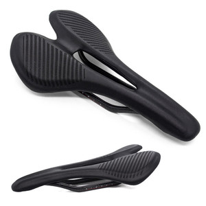 Selle de vélo en stock, selle creuse pour VTT/vélo de route avec surface en cuir ultra-fibre et arc en carbone - Product Image 2
