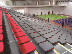 Tribuna Mobile Retrattile con Sedute <span class=keywords><strong>Telescopiche</strong></span> e Sedie Pieghevoli, Costruzione in Acciaio e Tessuto Ignifugo per Palestre al Coperto - Product Image 4