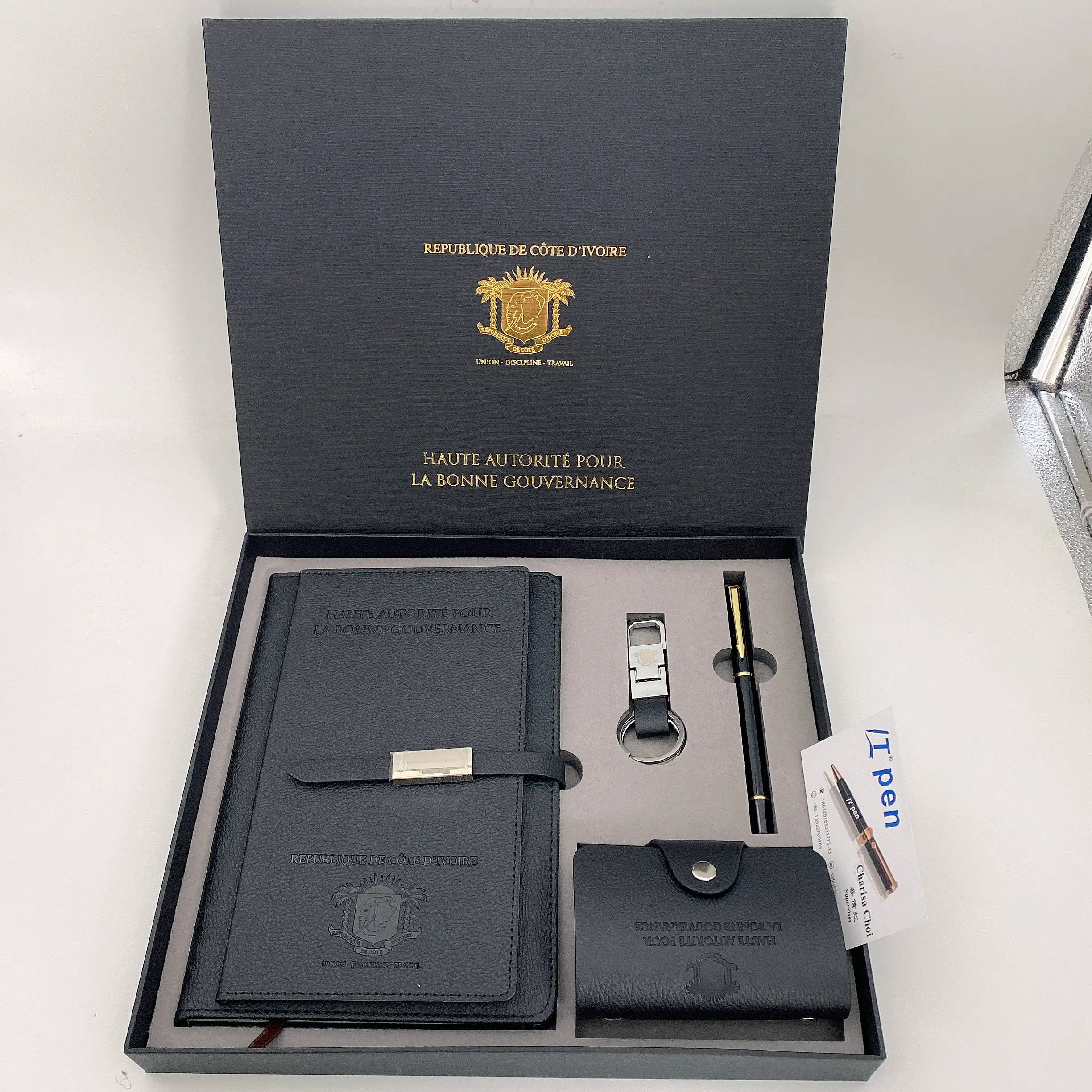 Coffret cadeau imprimé cahier d'affaires en cuir PU porte-clés carte sac stylo en métal avec logo personnalisé