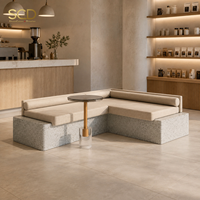 Banquette de café en forme de L sur mesure avec base en terrazzo, canapé de restaurant avec table d'appoint intégrée, mobilier commercial