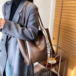 Bolso de mano Retro de gran capacidad de tendencia Proveedor de moda 2025 Nuevo bolso de hombro de moda Bolso de mano de Pu de alta calidad para mujer - Product Image 1