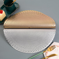 Sous-verre isolant de style européen, couleur unie, pour hôtel, en PVC, avec motifs creux estampés or