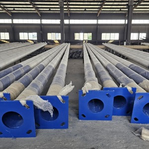 Poste de Luz Galvanizado de un Solo Brazo de Alta Calidad, Poste de Iluminación Exterior Rentable y Confiable - Product Image 1
