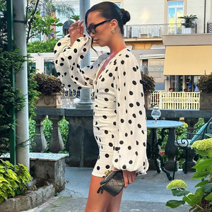 Abito da donna primaverile 2026 alla moda con stampa <span class=keywords><strong>a</strong></span> pois, scollo <span class=keywords><strong>a</strong></span> V profondo, vestibilità slim, maniche <span class=keywords><strong>a</strong></span> <span class=keywords><strong>campana</strong></span>, modello avvolgente, <span class=keywords><strong>gonna</strong></span> corta - 3535 - Product Image 4