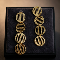 SOUMYA CREATIONS Boucles d'oreilles pendantes géométriques en laiton plaqué or style bohème - Bijoux pour femmes pour toutes occasions, provenant du Rajasthan