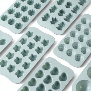 Molde de Azúcar Creativo y Práctico para Cubitos de Hielo de Grado Alimenticio, Gelatina Infantil, Chocolate con Corazón Fluido de Frijol Blanco y Botella de Cera - Product Image 1