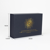 Boîte cadeau magnétique noire de luxe avec estampage doré et insert personnalisé