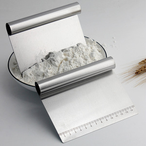Cortador de Masa de Acero Inoxidable de Grado Alimenticio con Escalas, Raspador de Repostería, Apto para Lavavajillas, Libre de BPA, para Pasteles y Pan - Product Image 5