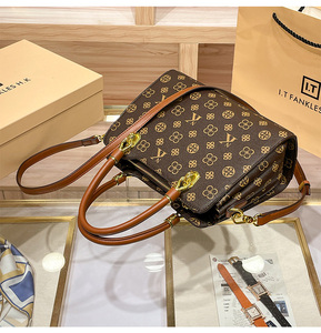 Women's <strong>Designer</strong> PVC Leather Large Capacity <strong>Handbag</strong> with <strong>Chains</strong> Zipper Closure and Two Handles-Portable Bag - Product Image 3