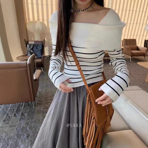 French-style Soft & Elegant Slim-fit <b>Long</b>-sleeve Knit Top for Women Autumn New Arrival Designer Square-neck Blouse - Product Image 2