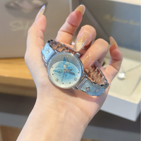 Reloj de Cuarzo Popular, Detalles de Diseño Moderno, Opción Personalizada Disponible, Accesorio Elegante para Jóvenes