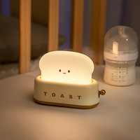 Lampe de nuit à LED Grille-pain Lampe moderne Mini Carré ABS Minuterie Luminosité réglable Mignon Meilleur cadeau pour les femmes Garçons Nouveauté Mini Nuit