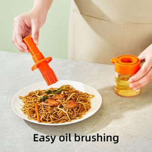 Bouteille d'huile pour barbecue écologique résistante à la chaleur avec pinceau, bouteille transparente en plastique avec pinceau à huile, brosses à huile pour grillades, usage domestique - Product Image 3