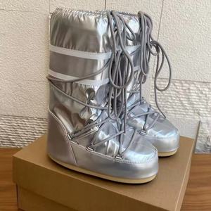 Botas de nieve clásicas MOON de diseñador de lujo de alta gama, a la moda, con suela gruesa, impermeables, con parte superior de lona afelpada y cordones. - Product Image 5