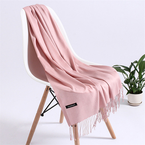 Longue Couverture En Gros Hiver Plaine <span class=keywords><strong>Pashmina</strong></span> Châle <span class=keywords><strong>Écharpe</strong></span> En Cachemire Avec Pompon - Product Image 5