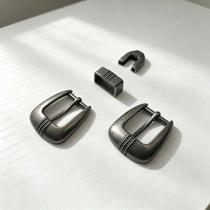 Hebilla de cinturón de plata antigua grabada con guardacinturón y punta a juego para cinturones de cuero occidentales de 38 mm - Product Image 1
