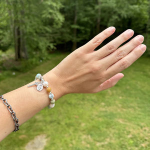 Bracelet de prière catholique en amazonite mate faite à la main avec crucifix en argent et médaille miraculeuse - Product Image 2