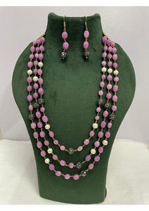 Conjunto de Collar de Cuentas de Piedras Preciosas Hecho a Mano de Triple Capa al por Mayor con Detalles de Perlas y Pendientes a Juego - Proveedor de Joyería de Boutique - Product Image 3