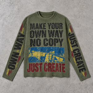 Sudadera de hombre personalizada del fabricante, verde oliva, de punto gofrado, manga larga, con gráfico, cuello desgastado y rasgado, y estampado de letras en el manga. - Product Image 1