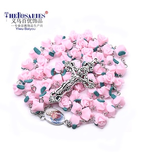 Collana Rosario con Fiori di Rosa, Perline e Crocifisso, Gioielli Religiosi Cattolici - Product Image 1