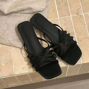 Sandalias de tacón alto fino de satén con punta cuadrada para mujer, estilo romano, con hebilla única, para exteriores, calzado casual, novedad de verano 2026 - Product Image 4