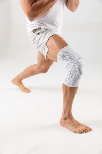 Ginocchiera Protettiva 100% Nylon, Imbottitura Regolabile Morbida Antiscivolo con Chiusura Magnetica <span class=keywords><strong>per</strong></span> <span class=keywords><strong>Pallavolo</strong></span>, Calcio e Sport - Product Image 2