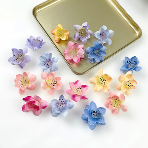 Mini flor de loto de 4 cm, cabezal de flor de seda para decoración de horquillas y manualidades DIY - Product Image 1