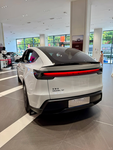 Tesla โมเดล Y L 2025แบตเตอรี่ลิเธียมใหม่751กม. ช่วง cltc มอเตอร์340kW พวงมาลัยซ้ายผลิตในประเทศจีน - Product Image 4