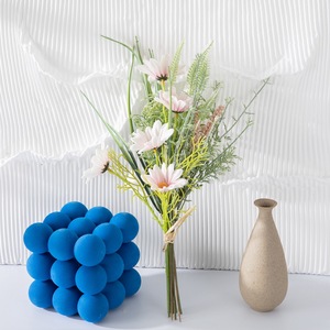 Jingyan Ramo de Flores Artificiales de Plástico PU para Decoración de Bodas y Hogar CF01226 - Product Image 1