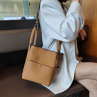 Grosir kustom Fashion wanita kulit asli selempang tas gantung kantor tas ember kulit sapi berkelas dengan empat cara membawa