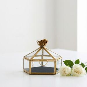 Organisateur et boîte de rangement pour bijoux en verre avec cadre en laiton de luxe pour la décoration de la maison - Product Image 1