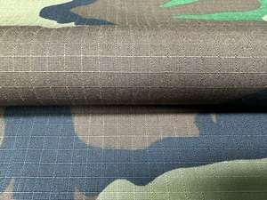 도매 35% 면 65% 폴리에스터 Ripstop 위장 인쇄 직물 직물 짠 기술 유니폼 재킷과 모자 - Product Image 5