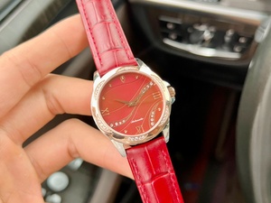 Montres à quartz élégantes avec boîtier rose, accents de chiffres romains, détails en cristal et bracelet en cuir gaufré crocodile Omegaes - Product Image 6