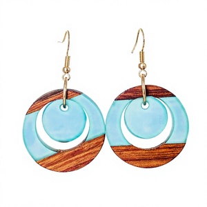 Nouvelles boucles d'oreilles géométriques faites à la main en bois et résine, motifs bohèmes colorés vert bleu noir, bijoux de mode pour femme, idéales pour les fêtes - Product Image 5